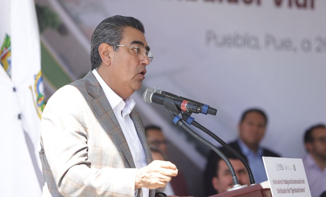 El gobernador de Puebla pidió a los alcaldes no ocupar voceros para hacerle llegar sus quejas | Foto: EsImagen