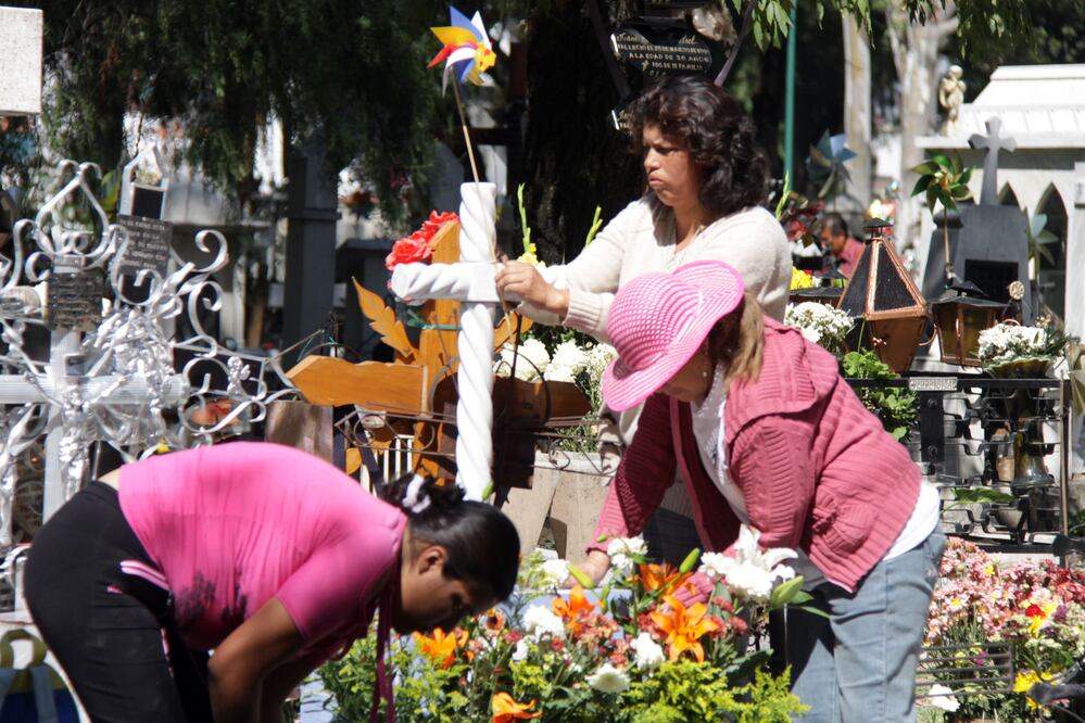 Durante el 1 y 2 de noviembre habrá operativo vial y de seguridad en panteones de Puebla | Foto: EsImagen