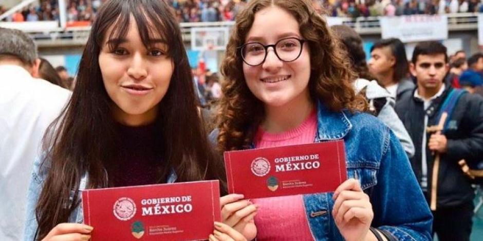 Según el calendario de pagos de las Becas Benito Juárez para 2024, solo se efectuarán dos dispersiones durante el año, lo que significa que los beneficiarios recibirán únicamente dos pagos a lo largo de este año.

Foto: Producción El Universal Puebla