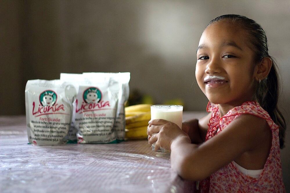 La leche Liconsa, reconocida por su precio accesible y su amplia distribución en todo el país, es proporcionada por el Gobierno de México para apoyar a las familias de bajos recursos y mejorar su nutrición.
Foto: Producción El Universal Puebla