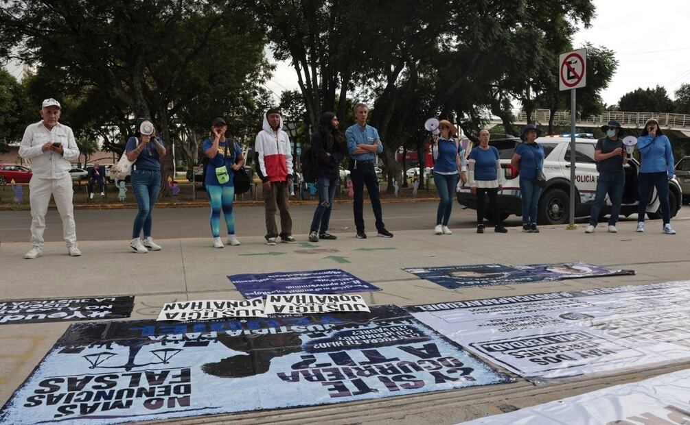 Integrantes de colectivos se manifestaron frente a la FGE de Puebla I Foto: EsImagen