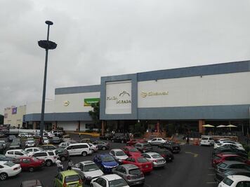 ¿Qué pasó en Plaza Dorada con la bala perdida que hirió a dos mujeres?