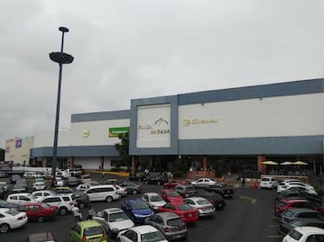 ¿Qué pasó en Plaza Dorada con la bala perdida que hirió a dos mujeres?