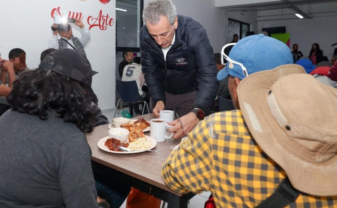 El alcalde de Puebla refrendó su compromiso de apoyar a las personas en situación de vulnerabilidad | Foto: Ayuntamiento de Puebla