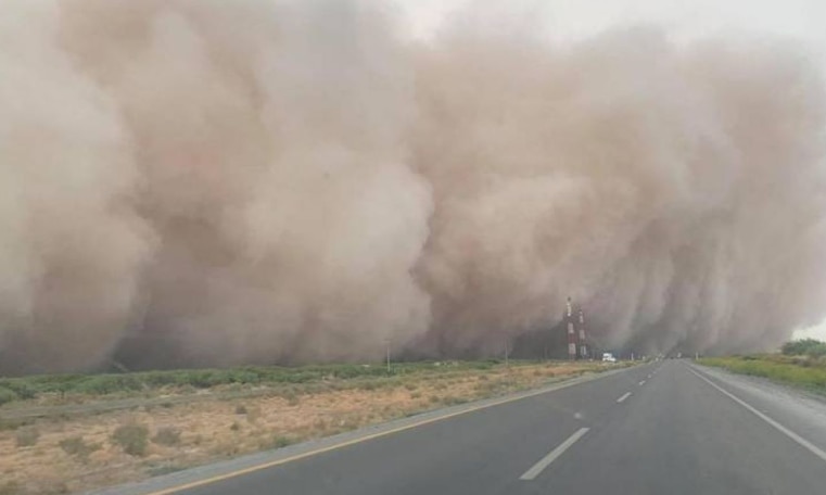 Los vientos de Santa Ana son un fenómeno meteorológico característico de la región, que se asocia con bajos niveles de humedad, altas temperaturas y vientos fuertes.

Foto: Producción El Universal Puebla