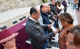 Entrega Gobierno del Estado apoyos a familias afectadas por explosión en Tepeaca