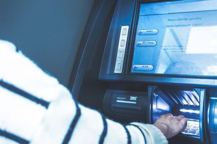Además, es recomendable utilizar cajeros automáticos ubicados en lugares seguros, como dentro de sucursales bancarias o áreas bien iluminadas.

Foto: Producción El Universal Puebla 