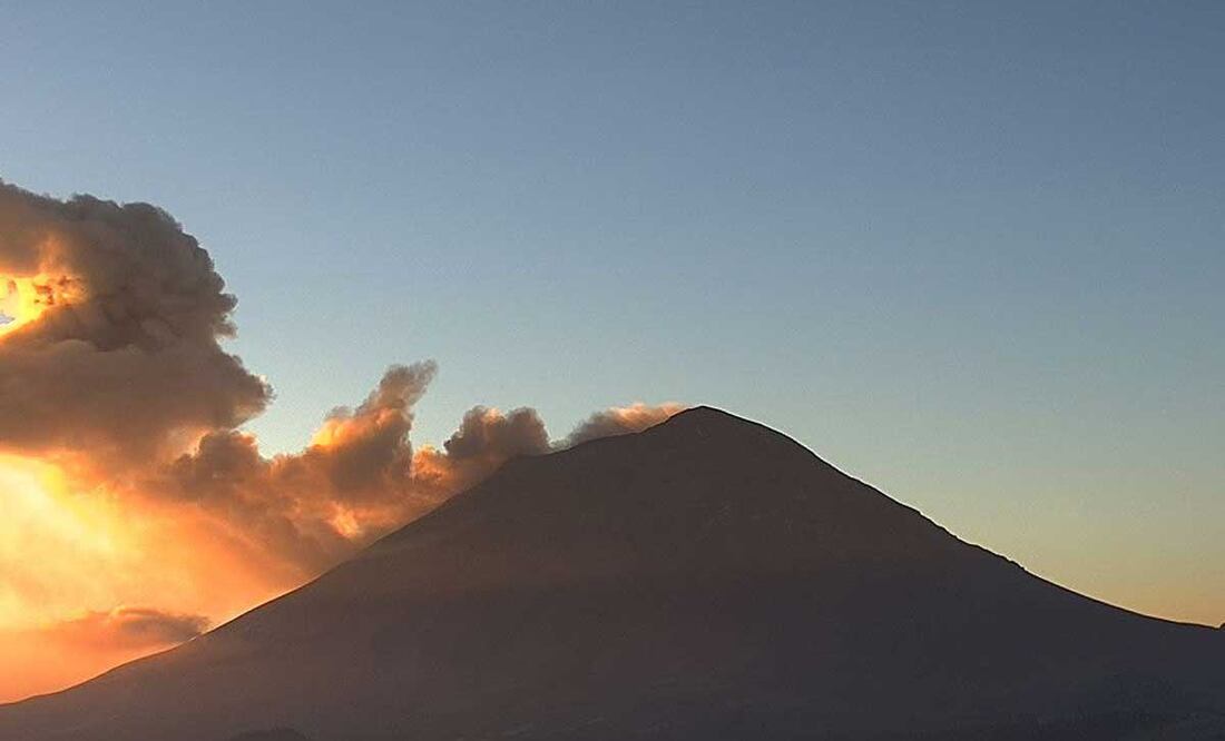A las 7:15 horas de este 12 de enero Don Goyo registró una explosión con emisión de vapor de agua, gases y ceniza | Foto: CENAPRED