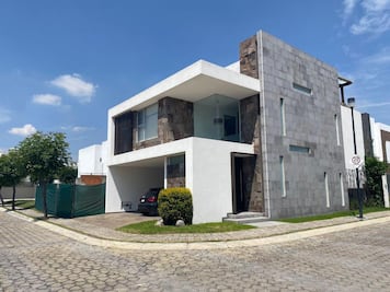 ¿Cuánto cuesta rentar una casa en Lomas de Angelópolis?