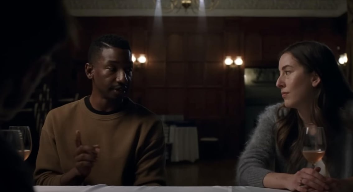 Alana Haim y Mamoudou Athie brillan como excelentes personajes secundarios, con cada segundo de su presencia aportando a la comedia y al drama | Foto: A24