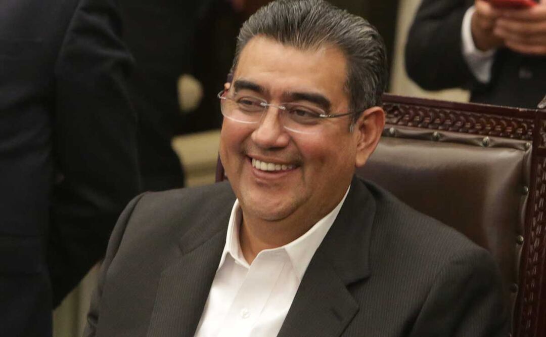 El gobernador sustituto tuvo una reunión con el secretario de Seguridad Pública de Puebla | Foto: Agencia Es Imagen para El Universal Puebla