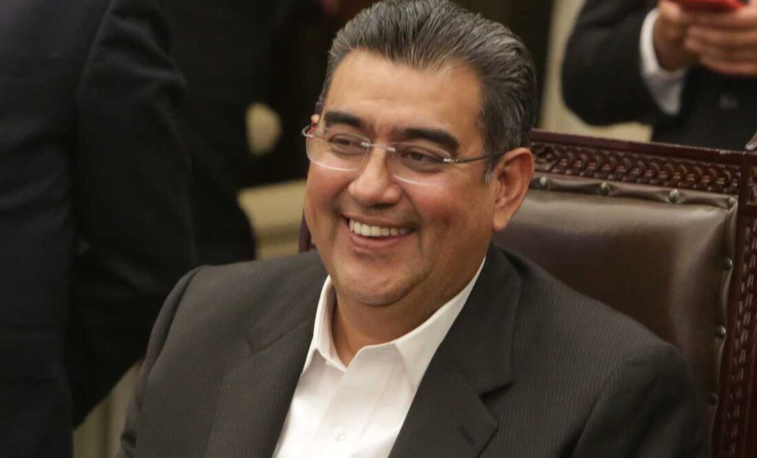 El gobernador sustituto tuvo una reunión con el secretario de Seguridad Pública de Puebla | Foto: Agencia Es Imagen para El Universal Puebla