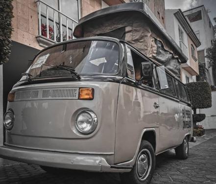 Combigotes. Fanáticos de VW Convierten Combi en una barbería