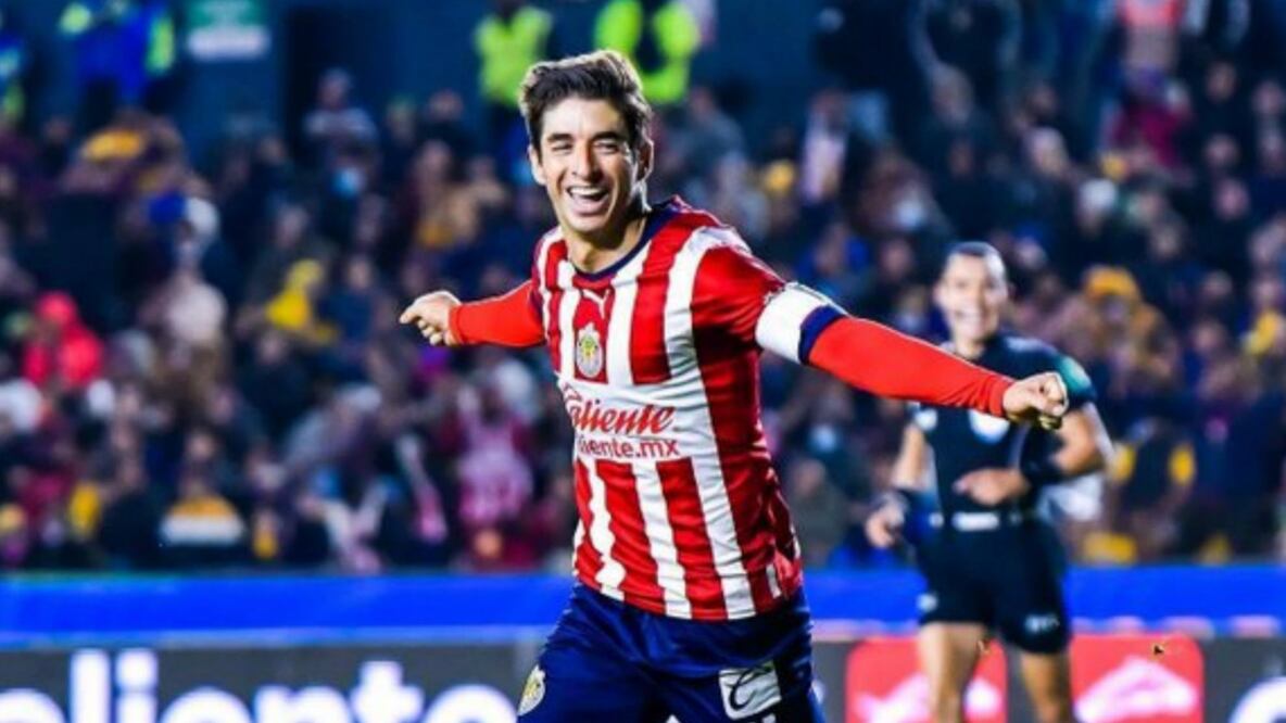 Chivas de Guadalajara está en conversaciones con el Club Puebla para transferir a Isaác Brizuela o Carlos Cisneros, según reveló Paola de la Torre para el medio FOX Sports.
Foto: Producción El Universal Puebla