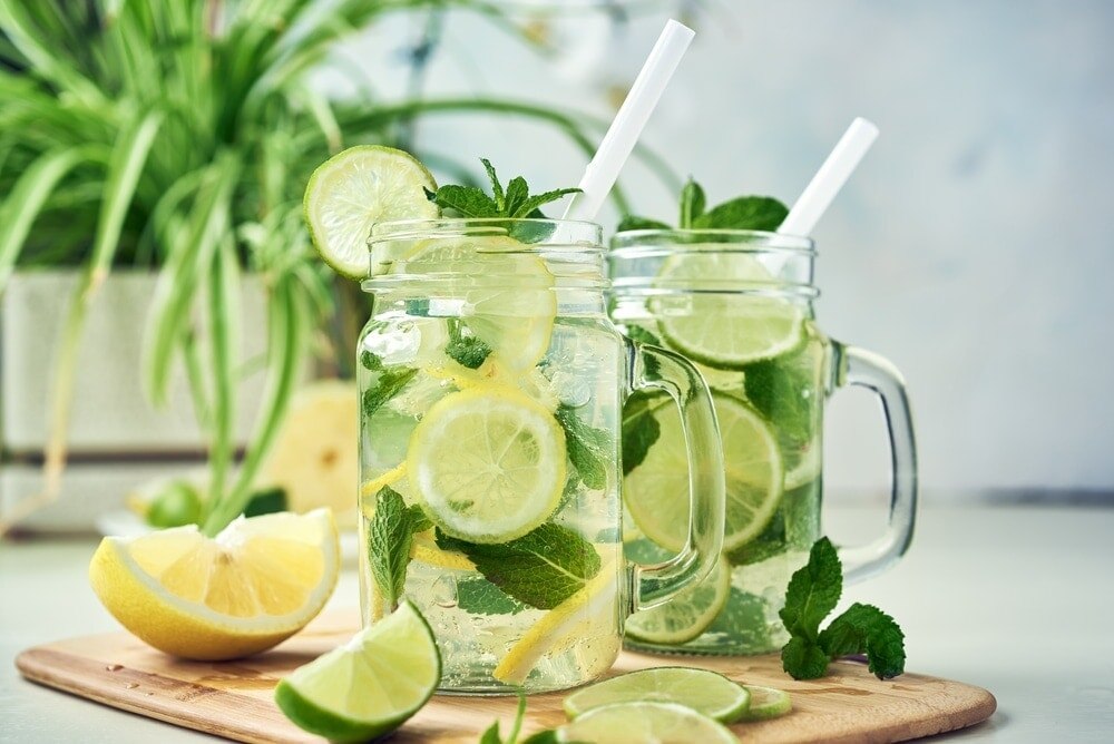 El limón aporta grandes cantidades de vitamina C, potasio y menores cantidades de otras vitaminas y minerales.
Foto: Producción El Universal