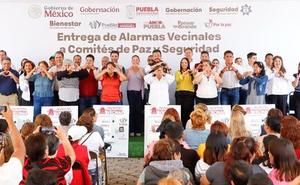 Gobierno de Puebla entrega alarmas vecinales en La Margarita