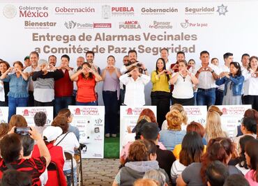 Gobierno de Puebla entrega alarmas vecinales en La Margarita