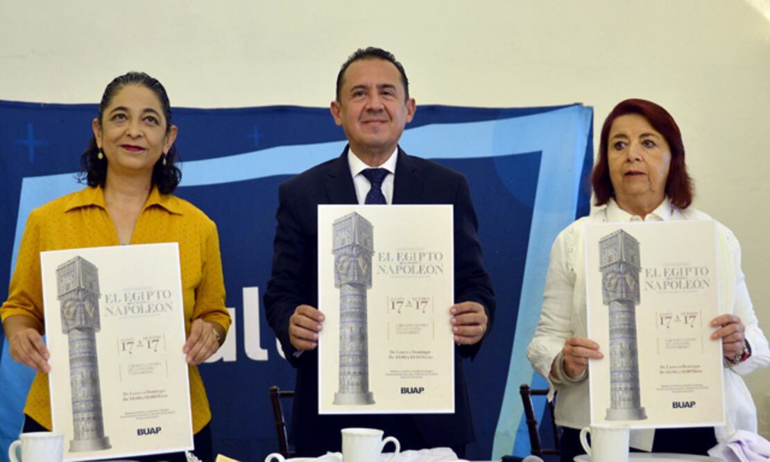 Los 13 libros monumentales corresponden a la colección Descripción de Egipto | BUAP