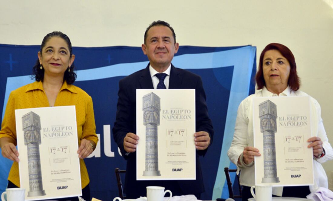 Los 13 libros monumentales corresponden a la colección Descripción de Egipto | BUAP