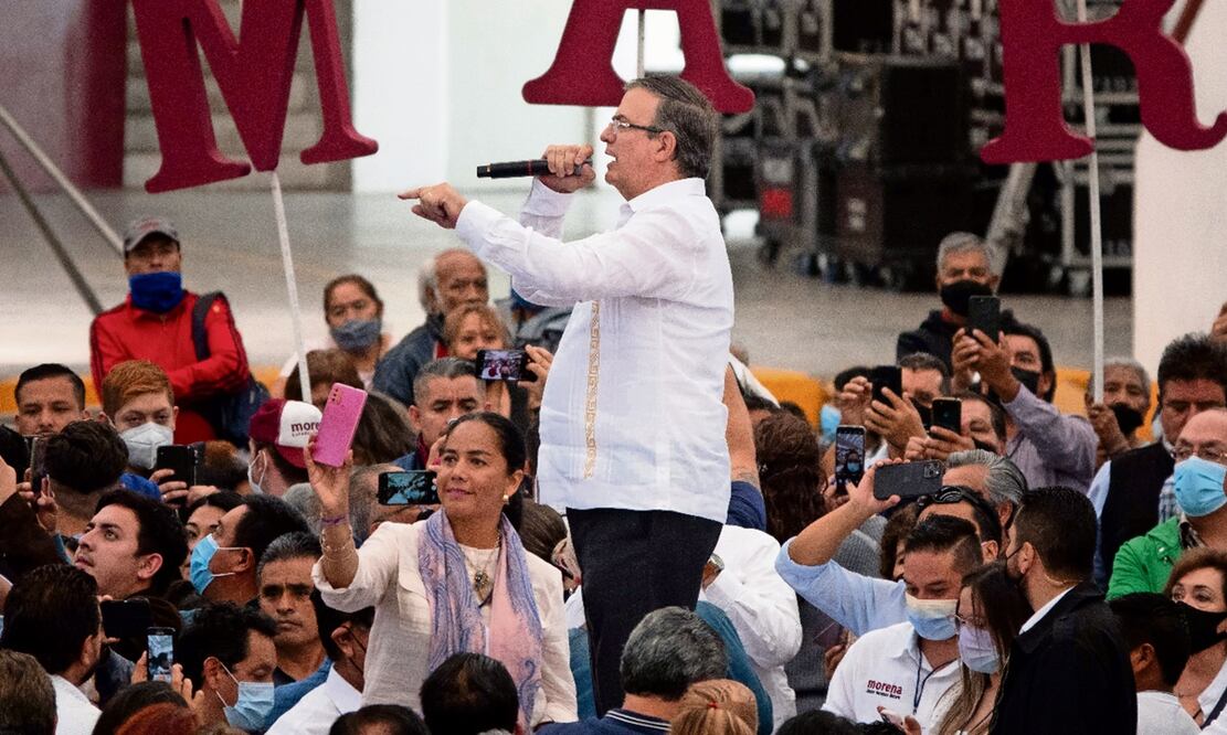 Al grito de "¡Marcelo, Presidente!", simpatizantes reciben a Ebrard en el WTC. Foto: Archivo EL UNIVERSAL