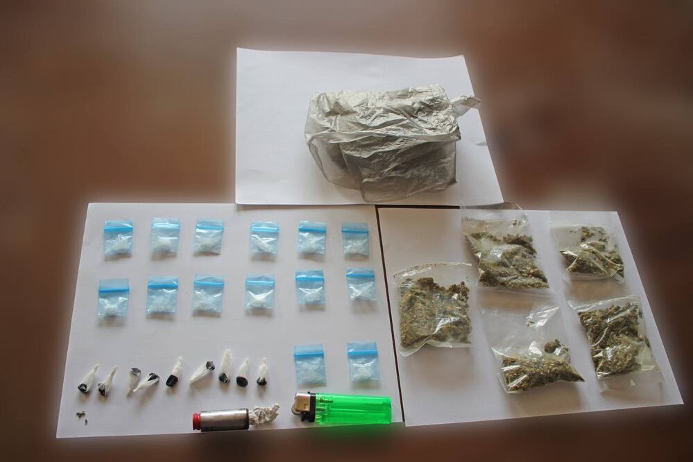 Capturan a dos presuntos narcomenudistas en la Guadalupe Hidalgo 