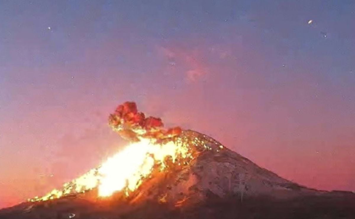 Explosiones, fumarola y hasta OVNI este 15 de mayo en el Popocatépetl