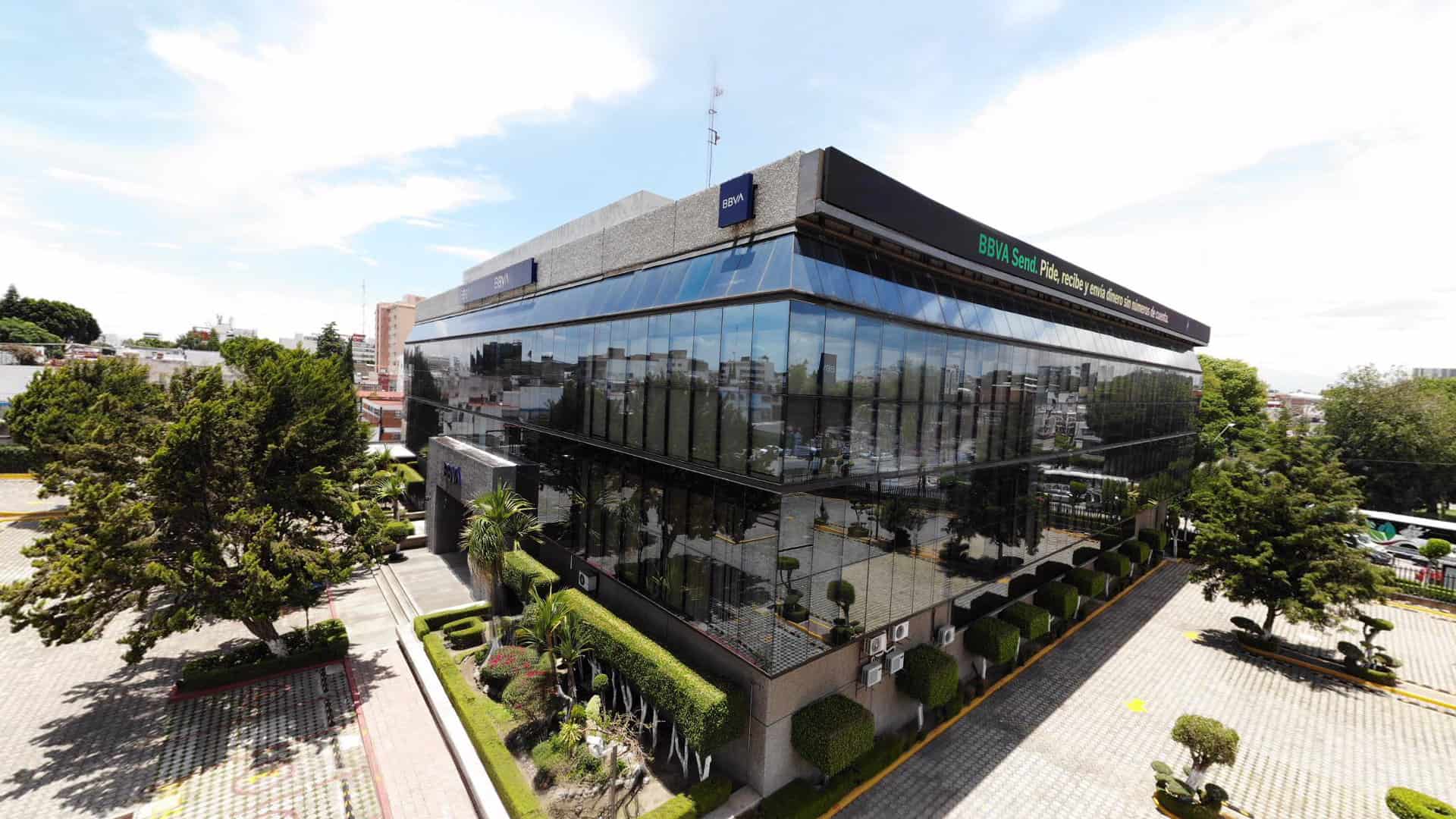 Emblemática sucursal de BBVA en 5 de Mayo y 25 Oriente está en remate hipotecario