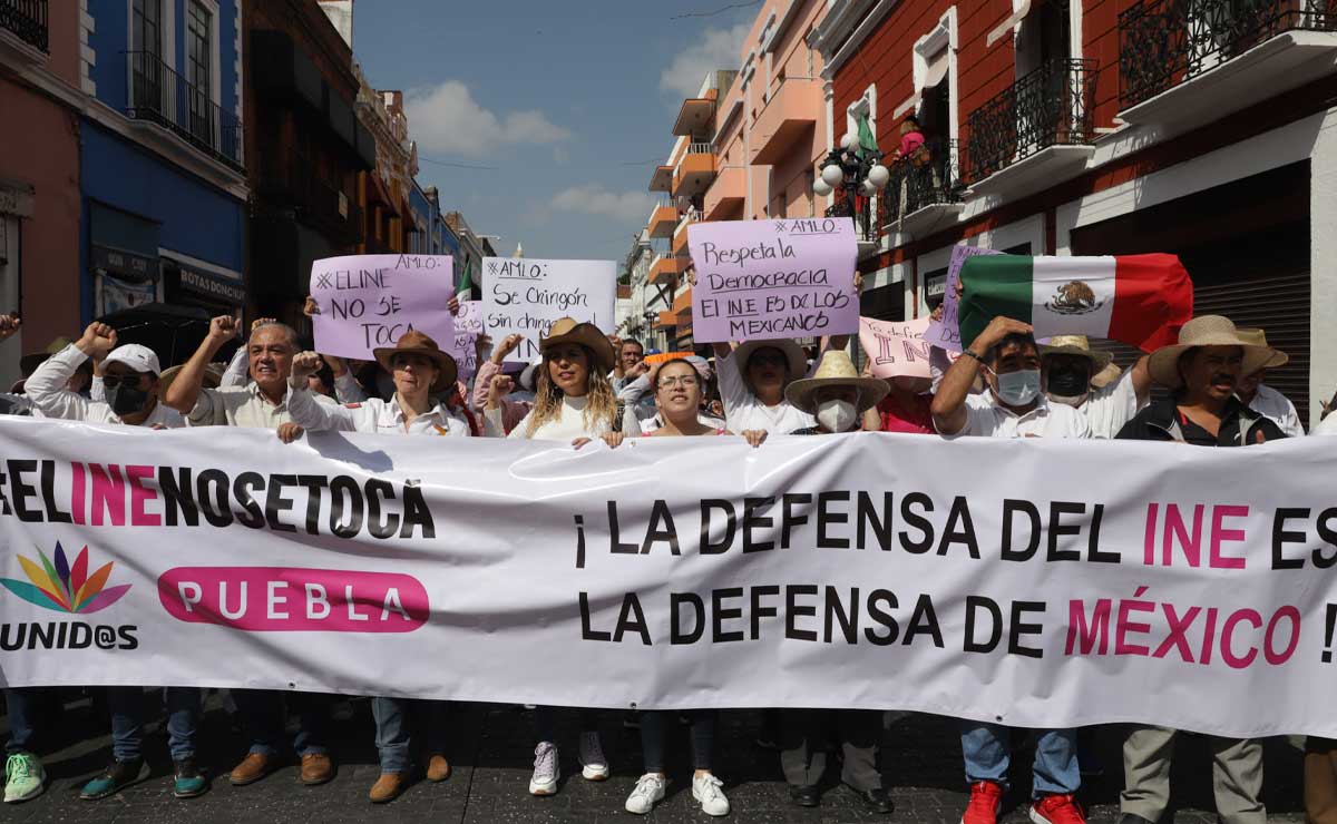 Así fue la marcha en Puebla en defensa del INE