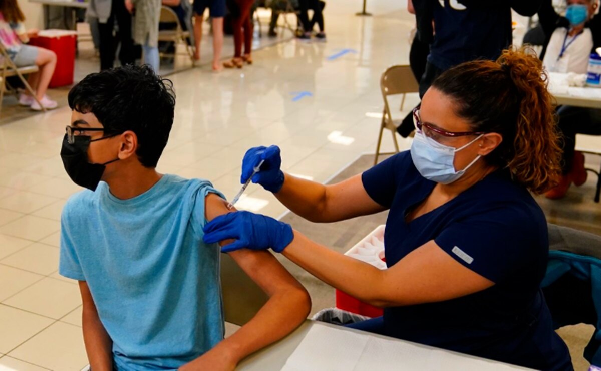 Pfizer busca aplicar en México vacuna contra Covid a menores de entre 12 y 15 años