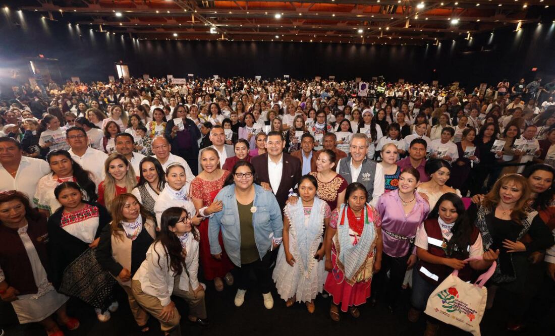 Puebla, primer estado en crear la red de Mujeres Tejedoras de la Patria | Foto: Gobierno de Puebla.