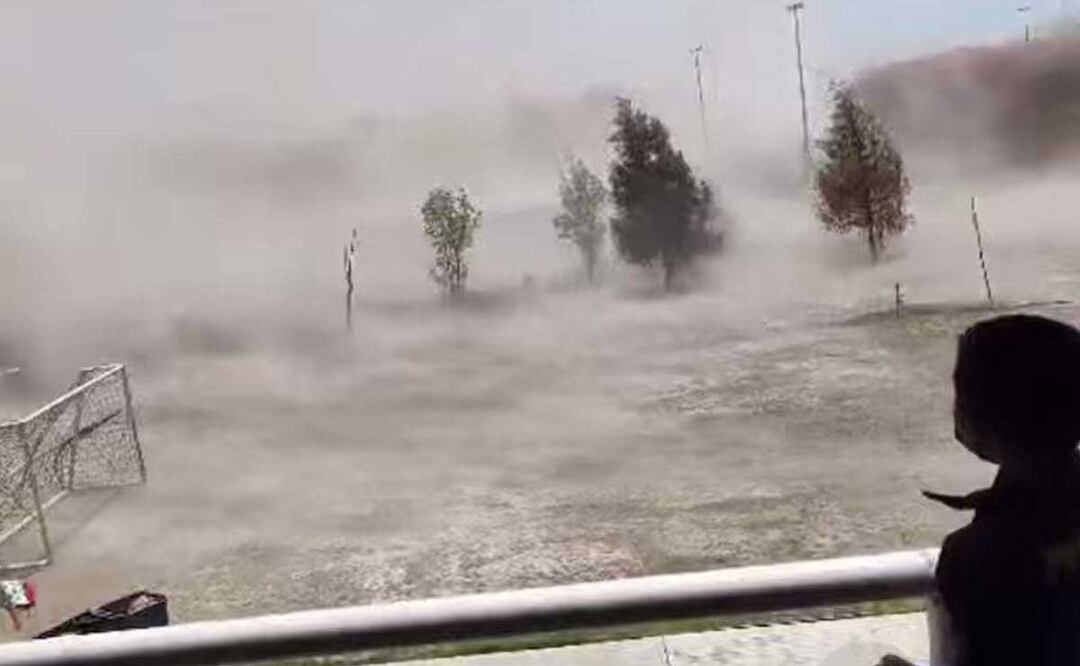 La SEP Puebla informó que alumnos lesionados tras caída de lona en Cholula están fuera de peligro | Foto: twitter Miriam Espinoza