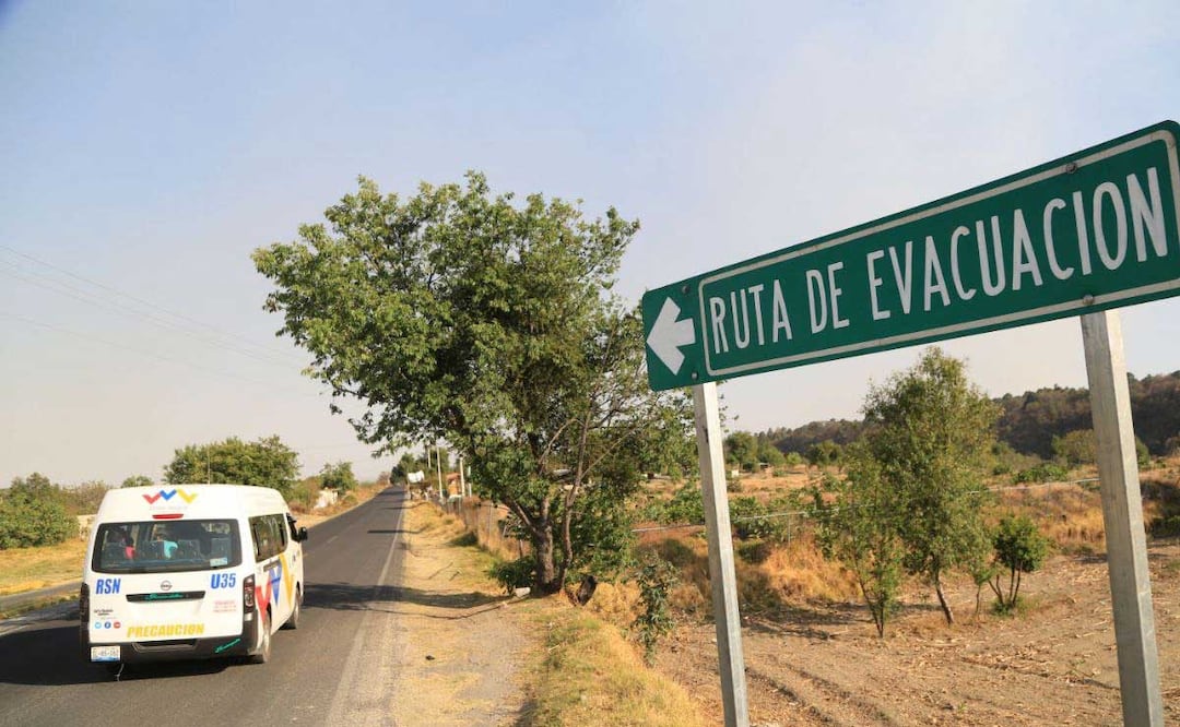 En 2021 y 2022 la Secretaria de Infraestructura de Puebla no gastó en el mantenimiento de las rutas de evacuación del Popocatépetl | foto: Agencia Es Imagen para El Universal Puebla