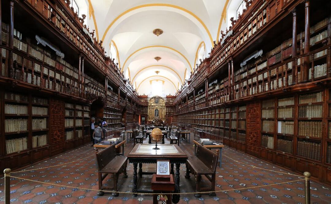 La Biblioteca Palafoxiana es un recinto imperdible si visitas Puebla, pues fue declarada Monumento Histórico de México | FOTO: Agencia Es Imagen para El Universal Puebla