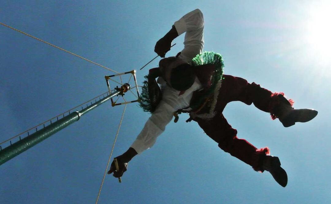 El ritual de Los Voladores cobró las vidas de Reynaldo Edgar y María Rita en Puebla | foto: Agencia Es Imagen para El Uniiversal Puebla