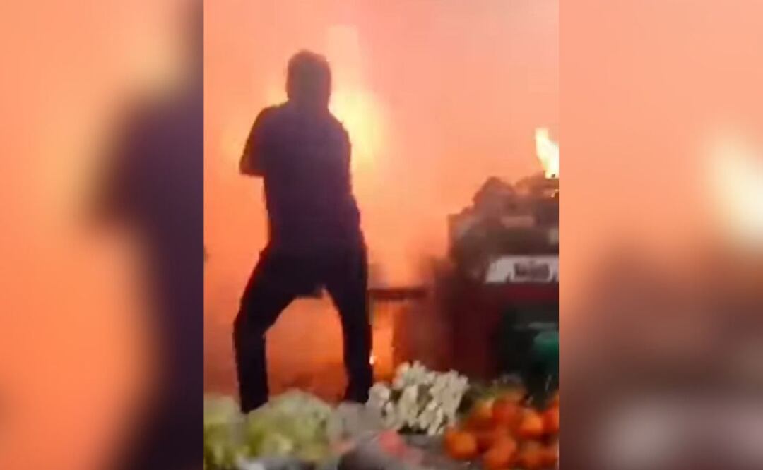 En el mercado de Tehuitzingo explotó un local que vendía pirotecnia de manera ilegal | Video redes sociales