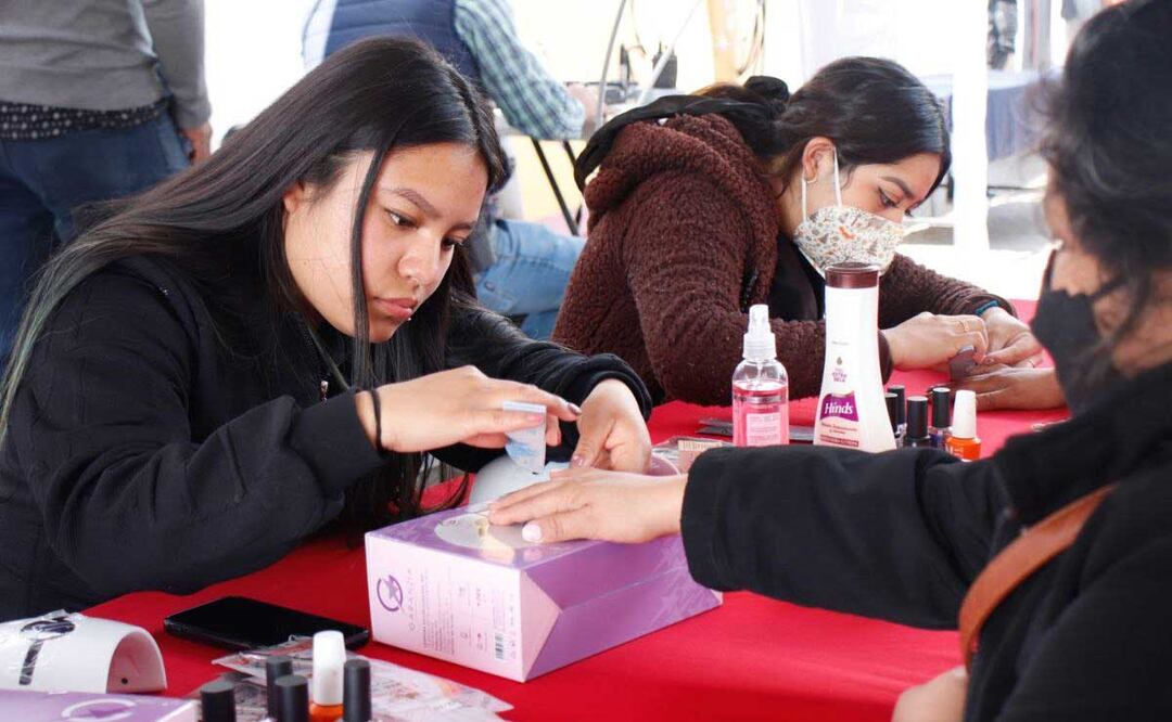 La cosmetología es una de las disciplinas en las que ningún hombre incursiona | Foto: Agencia Es Imagen para El Universal Puebla