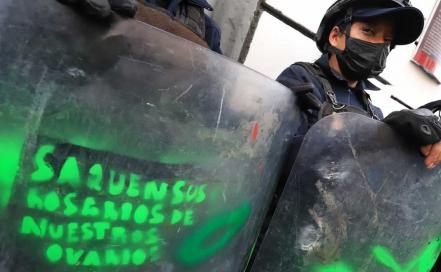 Demanda Marea Verde despenalización del aborto en Puebla