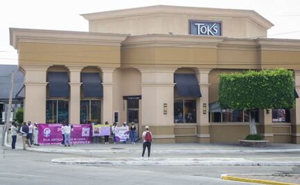 Exhiben a trabajador de Toks Puebla por no cumplir con la pensión de su hija enferma  