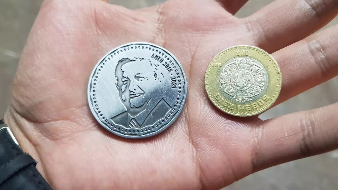 Moneda con el rostro de AMLO sale a la venta en 100 pesos
