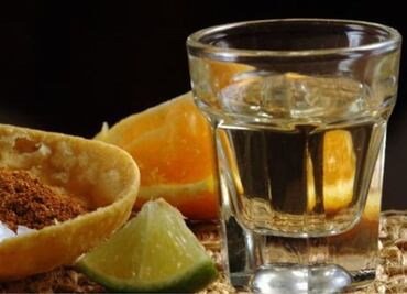 ¿Cuántos litros de mezcal se producen en Puebla?
