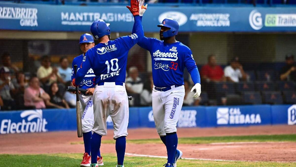 En un juego cerrado, los Acereros de Monclova se llevaron el primer duelo de la Serie de Zona Norte con un marcador final de 4-2, enfrentando a los Sultanes de Monterrey en el Estadio Mobil Super. 

Foto: Producción El Universal Puebla