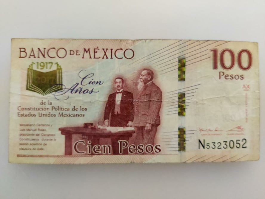 El billete fue lanzado para conmemorar el centenario de la Carta Magna. Foto: Demian Magallán/ EL UNIVERSAL PUEBLA