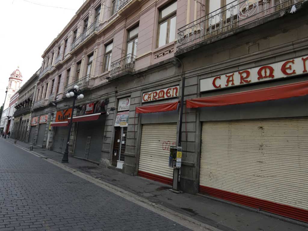 Descartan confinamiento y cierre de comercios por cuarta ola en Puebla