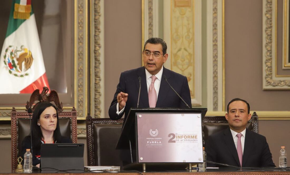 El gobernador Sergio Salomón Céspedes asistió al segundo informe de labores en el Congreso de Puebla | Agencia Es Imagen para El Universal Puebla