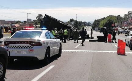 Accidente México-Puebla: Vuelca vehículo del Ejército y deja a un militar lesionado