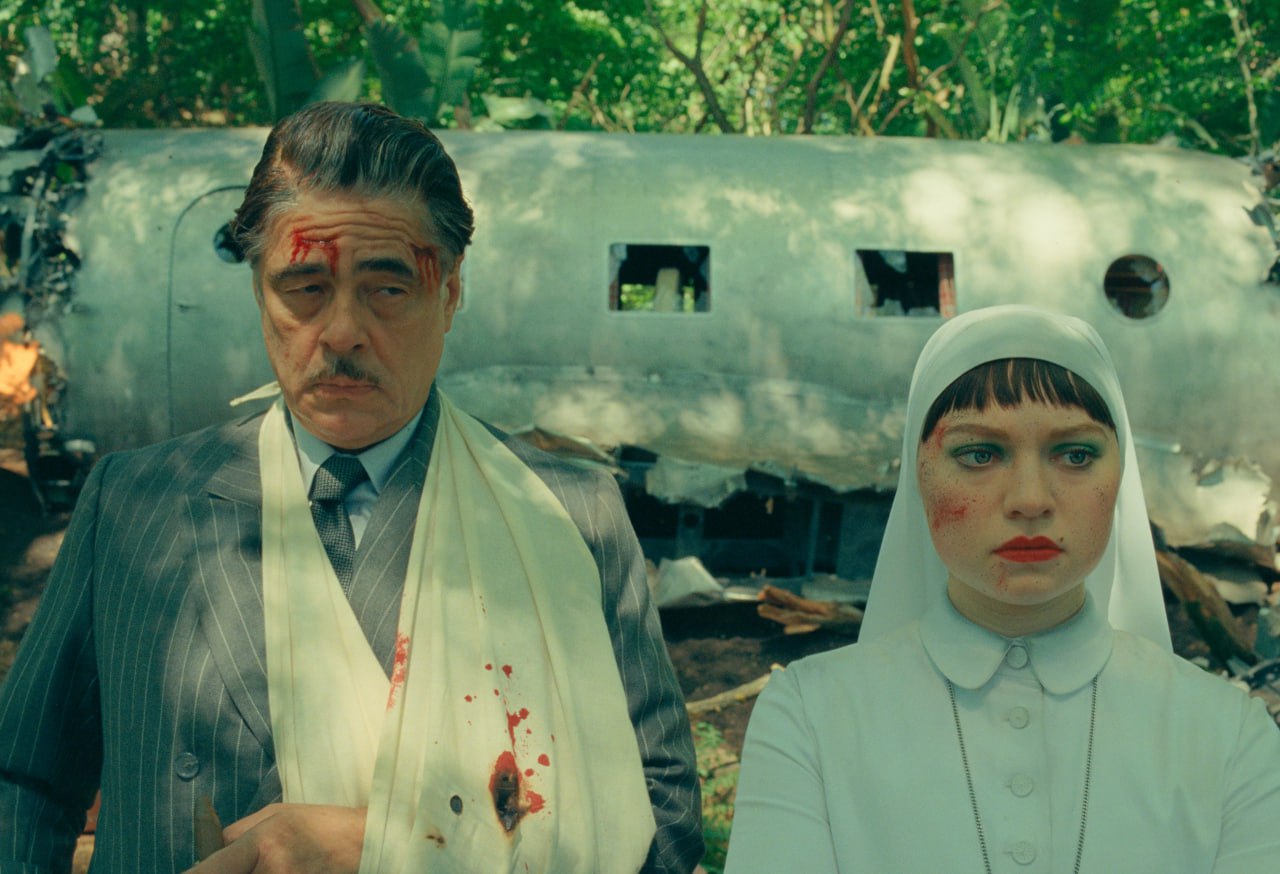 Benicio del Toro y Mia Threapleton son los protagonistas de la película, pero su talento no logra sostener el filme | Foto: Focus Features.