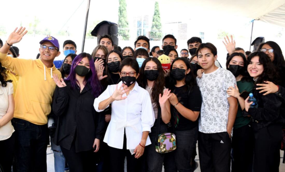 Lilia Cedillo aseguró que el Bachillerato Internacional 5 de Mayo (BI5M) mantiene un alto nivel educativo y sentido de responsabilidad social. | Foto: BUAP