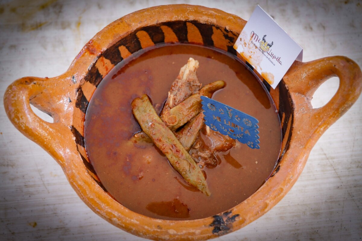 Mole de caderas, comida típica de Tehuacán | ES IMAGEN