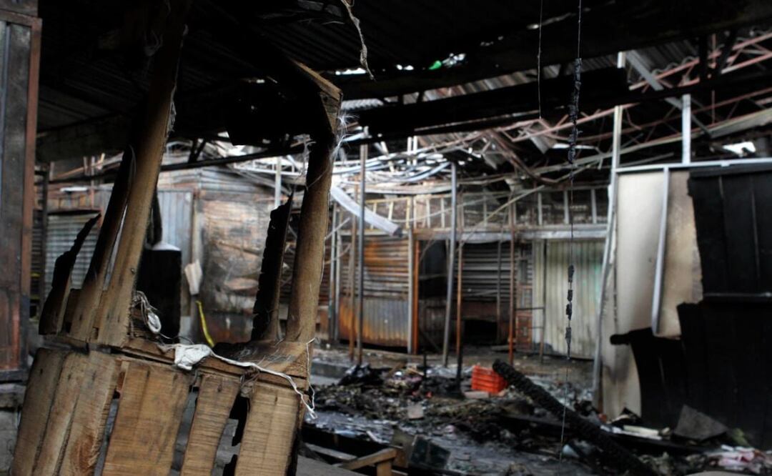 En el estado de Puebla se han registrado incendios aparatosos en mercados que han arrasado con el patrimonio de familias | Foto: Agencia Es Imagen para El Universal Puebla