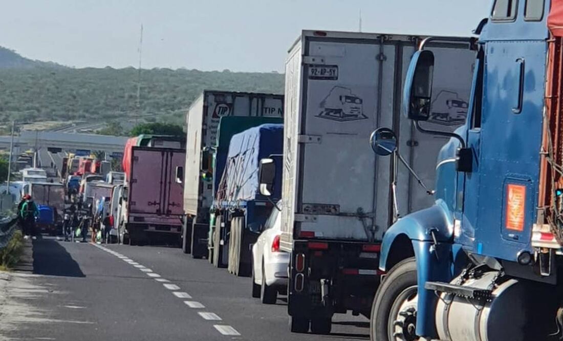 Mediante un comunicado, se informó que debido a la falta de pago de 90 millones de pesos a los proveedores por el material utilizado en la construcción del Tren Maya, se procederá al cierre de carreteras en diferentes puntos del país.
Foto: Producción El Universal Puebla